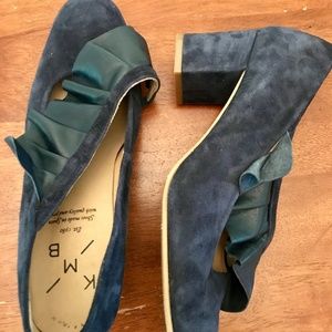KMB anthropologie crossed ruffle block heels 38